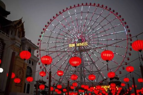 Du lịch Đà Nẵng khám phá con đường đèn lồng kỷ lục tại Asia Park
