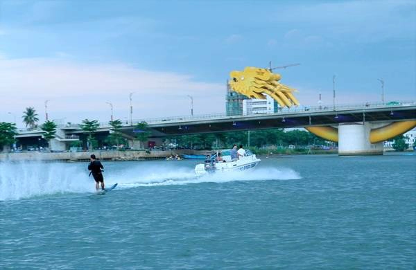 Du lịch Đà Nẵng khám phá nhiều trò chơi thể thao thú vị tại sông Hàn