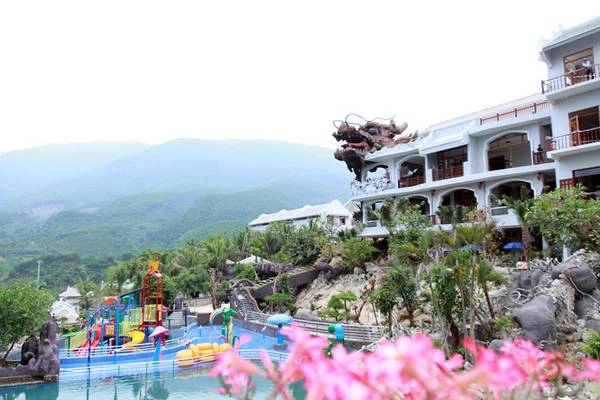 Du lịch Đà Nẵng trải nghiệm tắm tiên tại Công viên suối khoáng nóng Núi Thần Tài