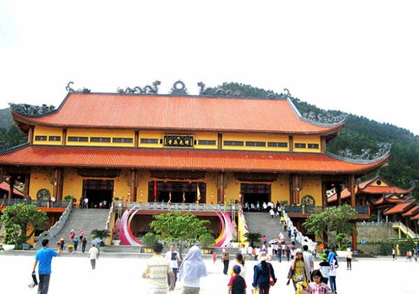 Du lịch Quảng Ninh thăm chùa Ba Vàng - điểm đến tâm linh ở xứ than