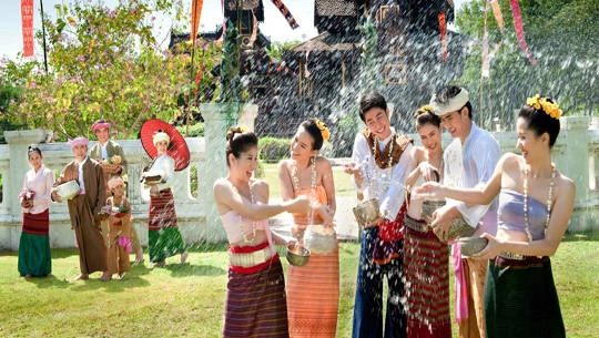 Du lịch Thái Lan tháng 4 tham gia Lễ hội té nước Songkran