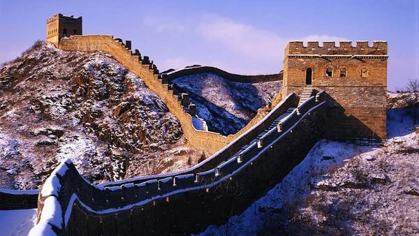 Du lịch Trung Quốc ngắm Vạn Lý Trường Thành hùng vĩ trong tuyết trắng