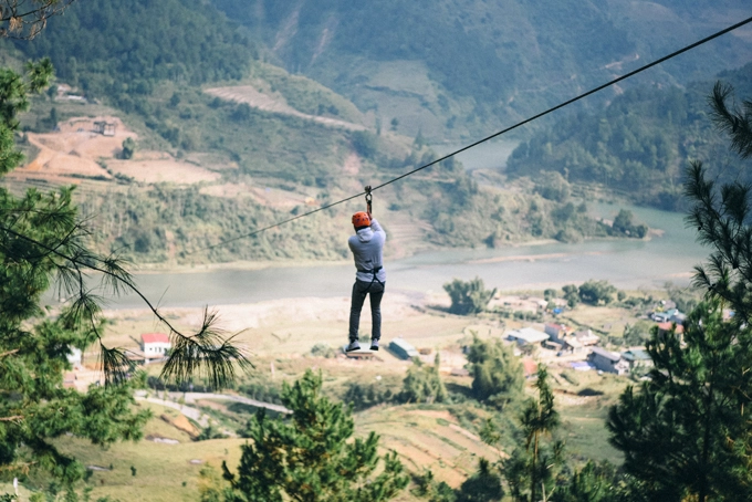 Du lịch Yên Bái: Trải nghiệm đường trượt zipline siêu dài tại Tú Lệ