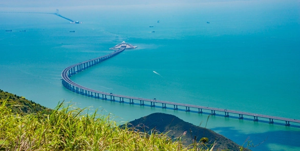 Du ngoạn trên cây cầu vượt biển dài nhất thế giới như thế nào?