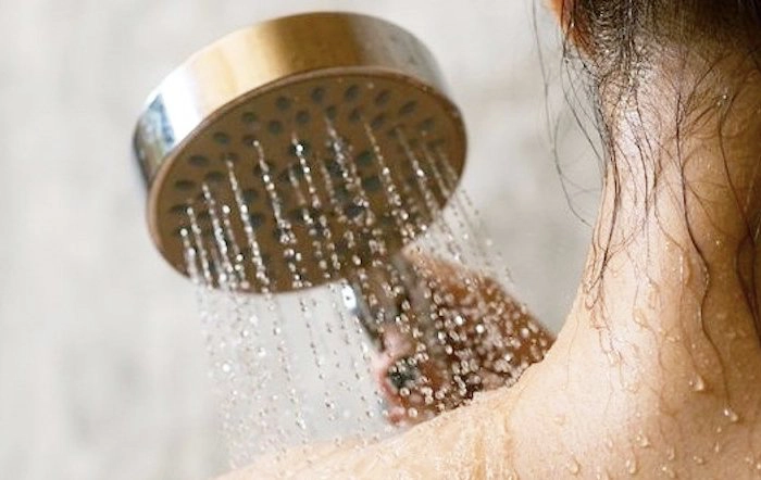 F0 COVID tắm gội sẽ nặng lên: Tin đồn hay sự thật?
