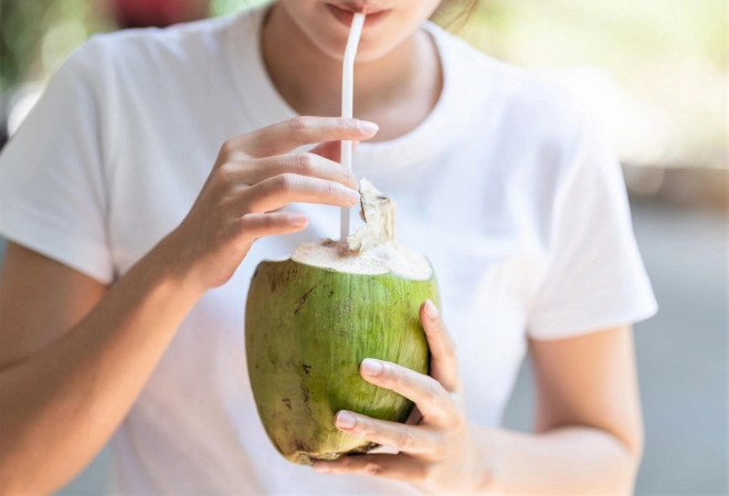F0 COVID uống nước dừa, nước chanh hàng ngày được không?