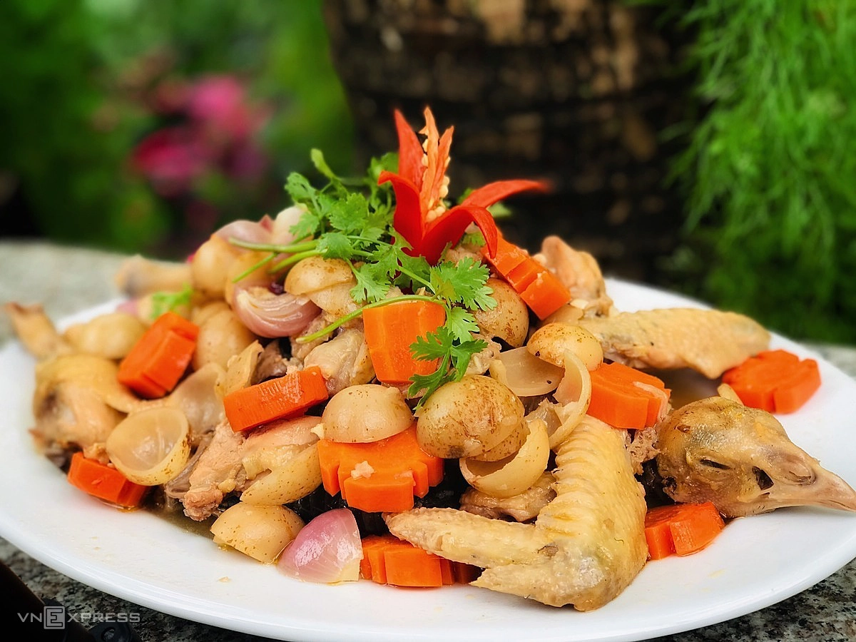 Gà um dâu - Món ăn độc đáo làm nên thương hiệu cho đất Phong Điền