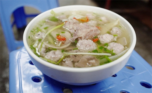 Gánh bún mọc nuôi các em của người chị ở phố cổ Hà Nội