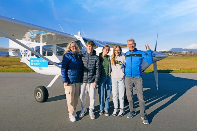 Gia đình du lịch vòng quanh thế giới bằng máy bay riêng