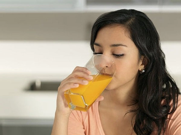 Hại dạ dày nếu uống nước cam khi đói