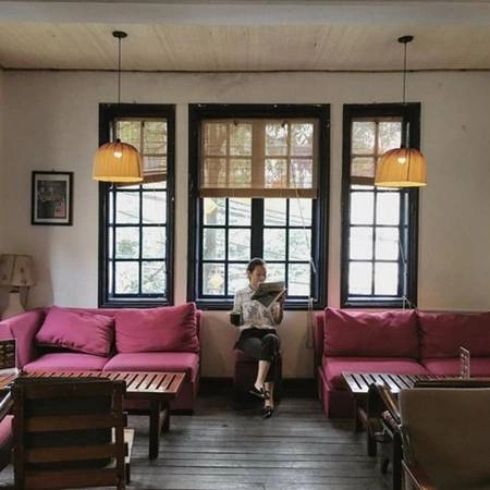 Hai quán cà phê mở xuyên đêm trên phố Tống Duy Tân
