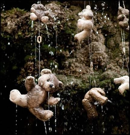 Hang động biến mọi thứ thành đá
