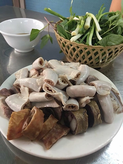Hàng lòng luộc vừa ngon vừa chiều khách ở Hà Nội
