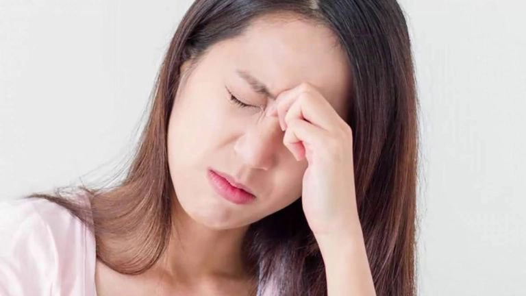Hay choáng đầu kèm đau đầu, buồn nôn là bệnh gì?
