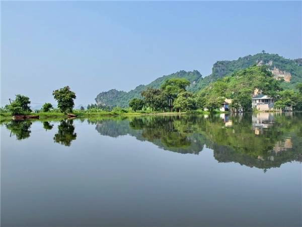 Hồ Quan Sơn - tiên cảnh ‘sát rạt’ Hà Nội bạn phải đến thử