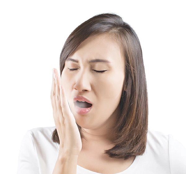 Hôi miệng kèm lưỡi có màu trắng điều trị thế nào?