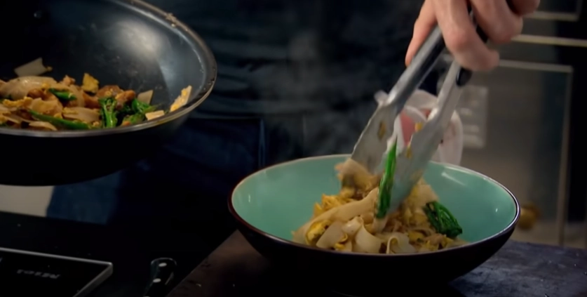 Hướng dẫn cách nấu món bánh đa xào thịt gà bông cải xanh cực dễ làm