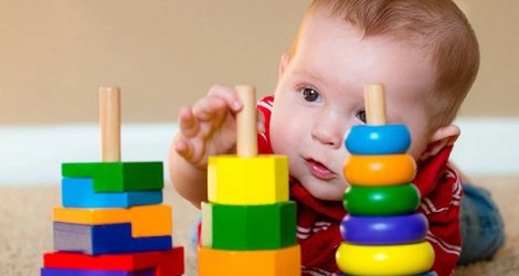 Khả năng vận động tay của trẻ 1 tuổi