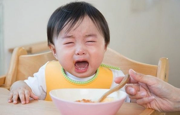 Khắc phục tình trạng biếng ăn sinh lý ở trẻ 6 tháng tuổi