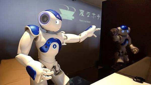 Khách sạn có tiếp viên hoàn toàn bằng robot