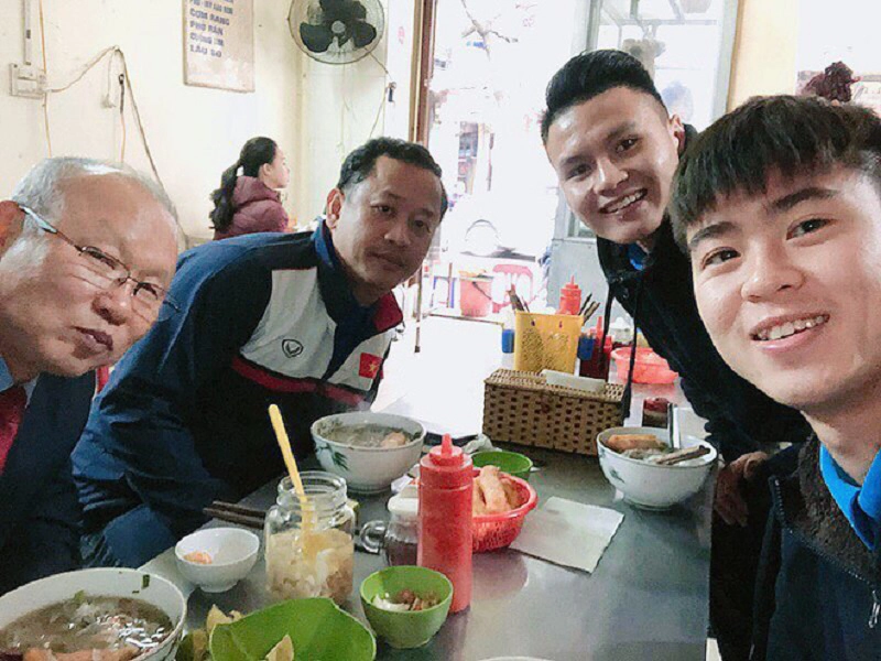Khám phá địa chỉ hàng quán nơi các chàng trai U23 tụ tập mỗi khi không phải thi đấu