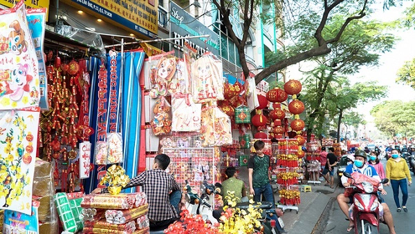 Không khí Tết tràn ngập phố người Hoa ở Sài Gòn
