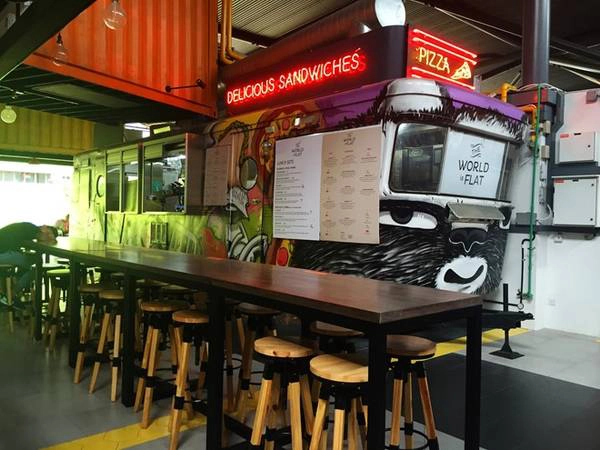 Khu ăn uống container ở Singapore