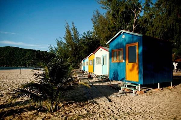 Khu cắm trại nhiều màu sắc ở biển Đại Lãnh
