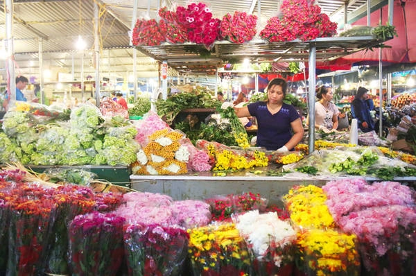 Khu chợ nhiều màu sắc và hương thơm nhất Hà Nội