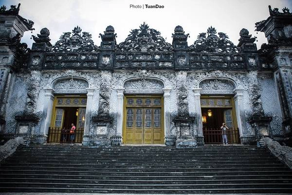 Khu lăng mộ duy nhất pha trộn kiến trúc Đông - Tây ở Huế