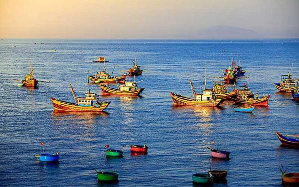 Khung cảnh bình dị của làng chài Mũi Né vào buổi sớm mai