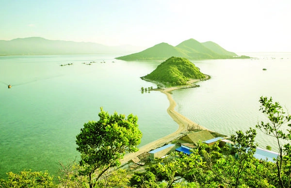 Kỳ thú đảo Phật nằm