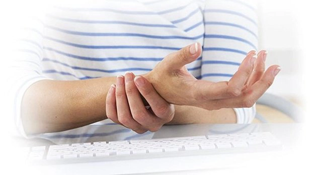 Làm gì khi bị rung giật cơ toàn thân?