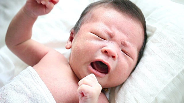 Làm thế nào để bé không gắt ngủ?