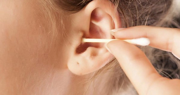 Làm thế nào nếu ráy tai đóng vảy?