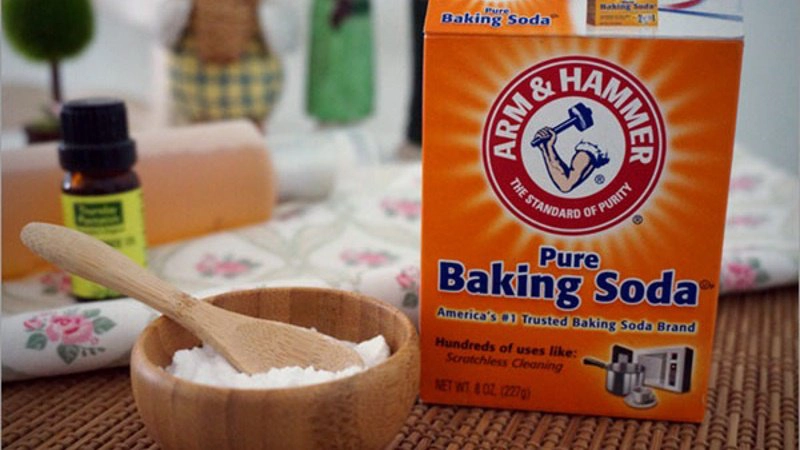 Làm trắng răng bằng baking soda có hại không?