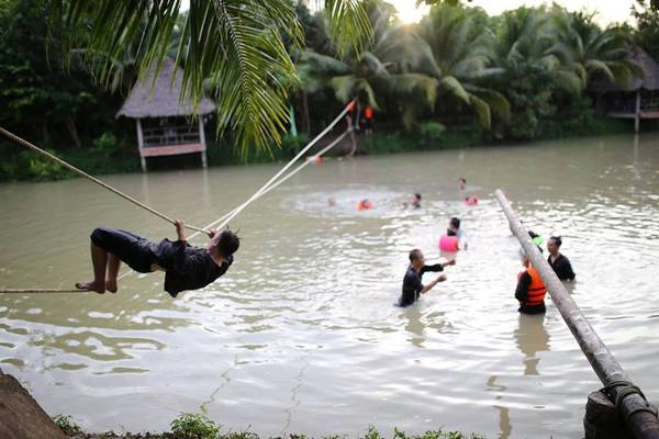 Lễ này cùng hội bạn thân về Bến Tre đi xe đạp qua cầu khỉ cười ‘rụng rún’