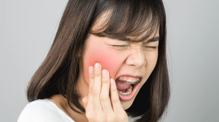 Lệch mặt do trật khớp thái dương hàm điều trị được không?