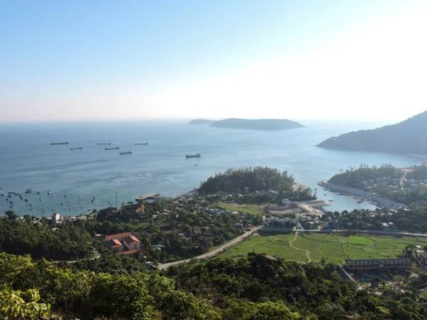 Lên rừng xuống biển ở hòn Lao