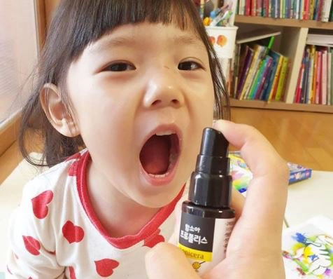 Lưu ý an toàn khi xịt họng cho bé