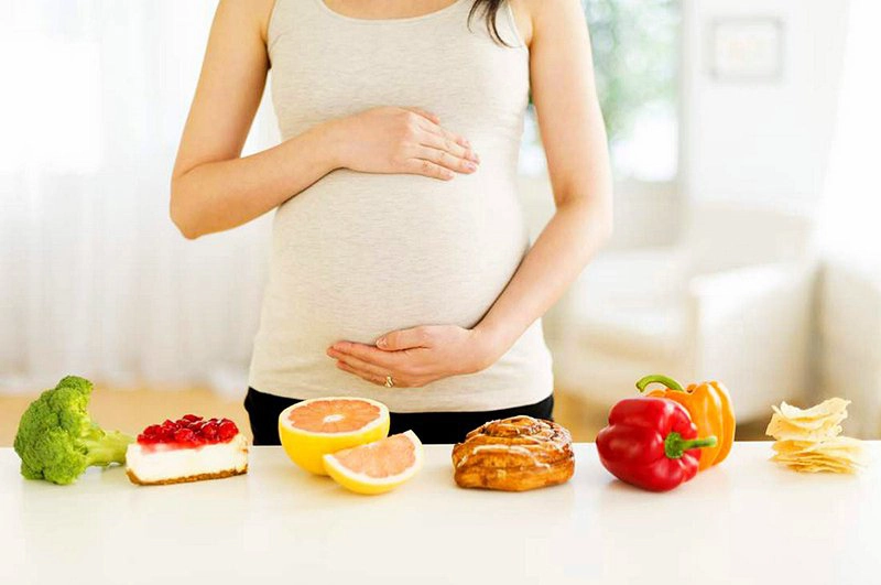 Mang thai 3 tháng đầu: Nên và không nên ăn gì?