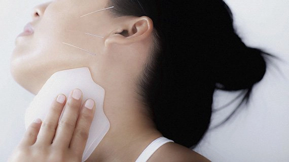 Mặt bị xệ sau điều trị liệt dây thần kinh số 7 phải làm sao?