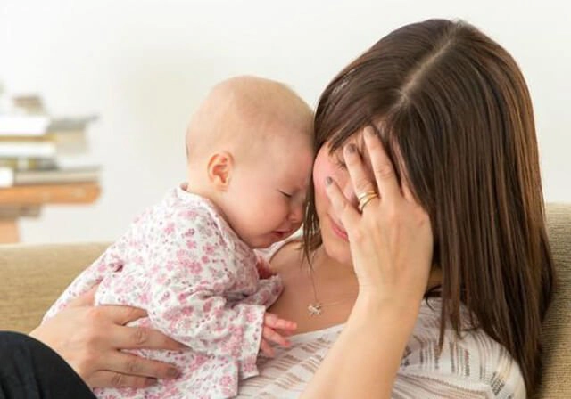 Mẹ sinh mổ hoàn toàn không có sữa phải làm sao?