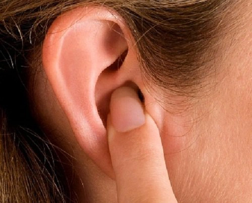 Mọc mụn sưng đỏ trong ống tai gây đau nhức là bệnh gì?