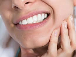 Mọc răng khôn bị áp xe lợi có phải đi khám không?