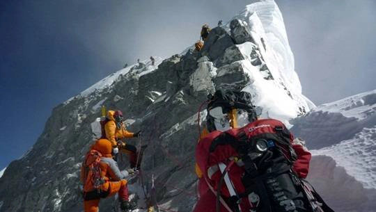 Nepal giảm giá giấy phép chinh phục đỉnh Everest