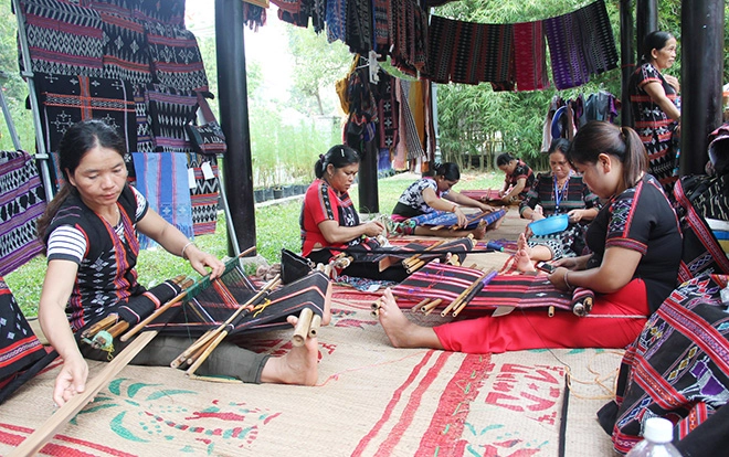 Nghề dệt zèng – Báu vật của người Tà Ôi ở Thừa Thiên Huế