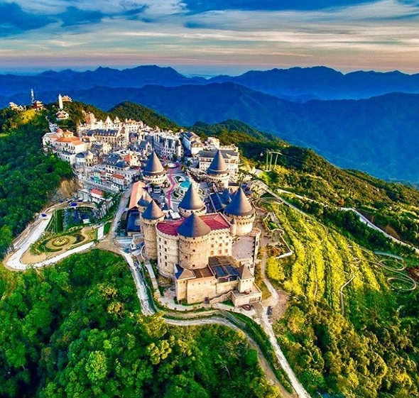 Nghỉ dưỡng ở Mercure Đà Nẵng French Village Bà Nà Hills bao luôn vé cáp treo cho 2 người + 3 bữa ăn chỉ 3.499.000 đồng