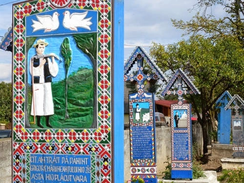 Nghĩa trang với các bia mộ hài hước ở Romania