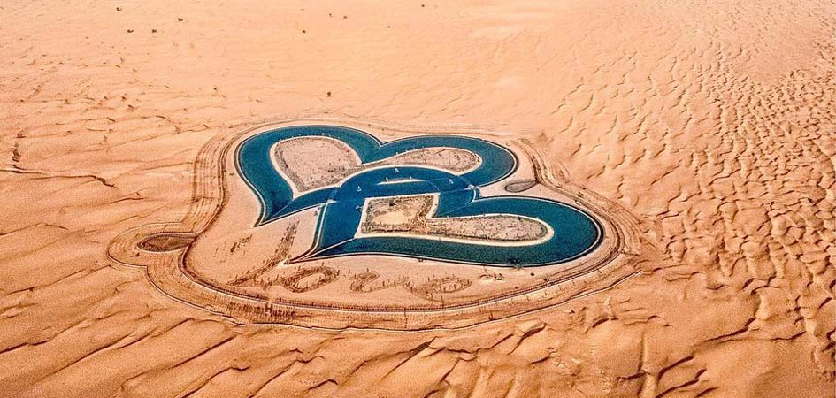 Ngỡ ngàng trước hồ nước trái tim độc lạ ở Dubai